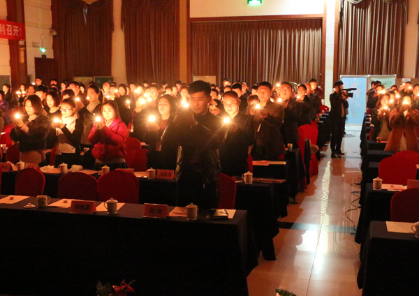 祈?；顒?><br></span></div>
<p>開始回憶我們?nèi)松杏龅降娜耍斈阕呦蛏鐣?，還是否記得生命中第一位貴人嗎?你是否還記得一起陪你長大的小伙伴嗎?還記得人生中第一位啟蒙老師嗎?還記得小學(xué)/初中/高中/大學(xué)的同學(xué)嗎?還記得第一個工作的平臺嗎?你曾感恩過給予我們生命的父母嗎?</p>
<p>您是否還記得生命中的點點滴滴，也許今天他需要你的幫助，正如許多年前你需要幫助一樣，我們淡忘了或者遺忘了，我們成長的歲月中，忘掉了感謝、忘掉了感激、忘掉了感恩，我們甚至學(xué)會了理所當然，習(xí)慣了天經(jīng)地義，我們是否認為這一切還無所謂。</p>
<div align=